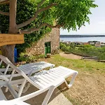 Case de vacanță Amazing In With Wifi Banjol